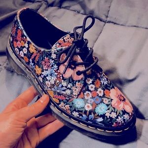 RARE Dr. Martens Black Floral 1461
Wanderlust Leather Lace Up Oxfords
Size 37